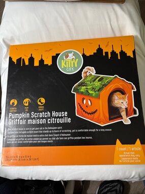 Pumpkin Scratch House – Orange Cat Hideaway